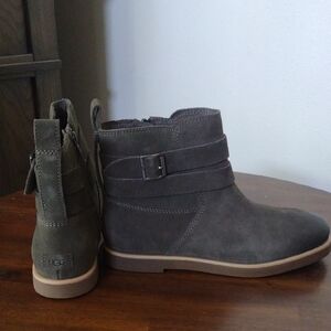 UGG Women's Olive Green Ankle Booties NWT 7